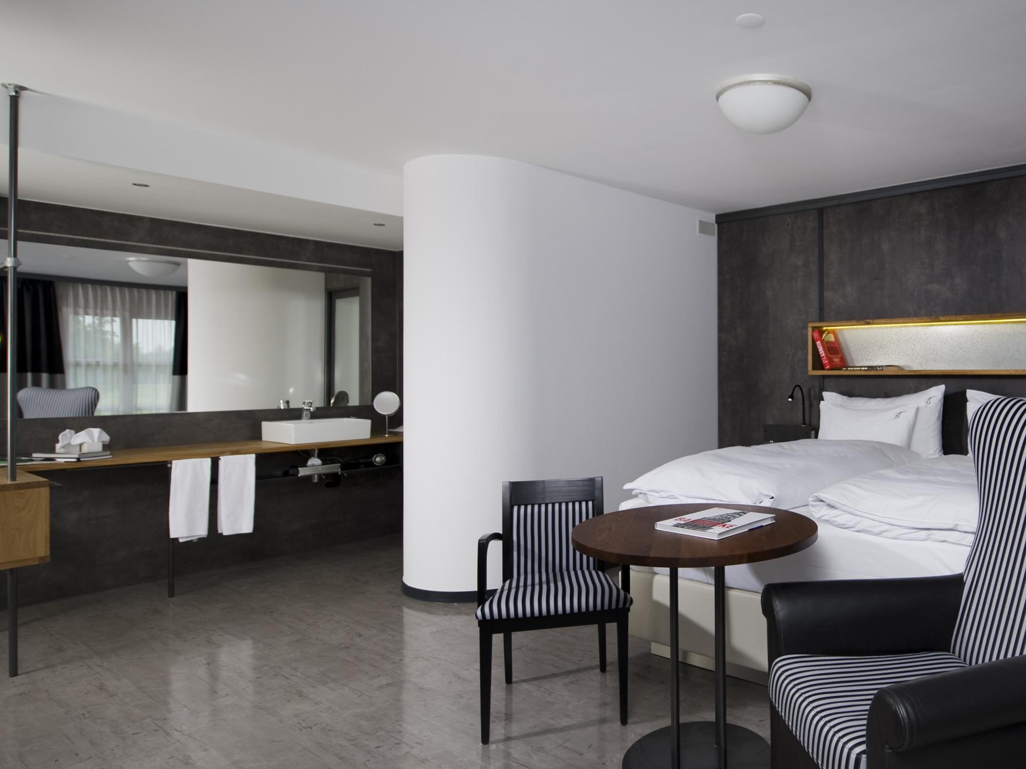 Residence Thessoni Home Zurich -Self Checkin -No Restaurants-Short&Longstay Регенсдорф Екстериор снимка